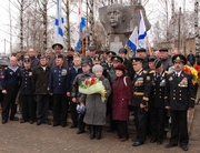 Морское собрание у памятника Сергея Преминина